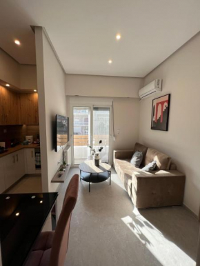 Stylish Condo Nearby Acropolis & Metro